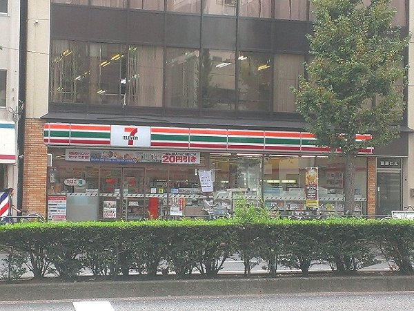 Convenience store. Seven-Eleven (convenience store) up to 100m