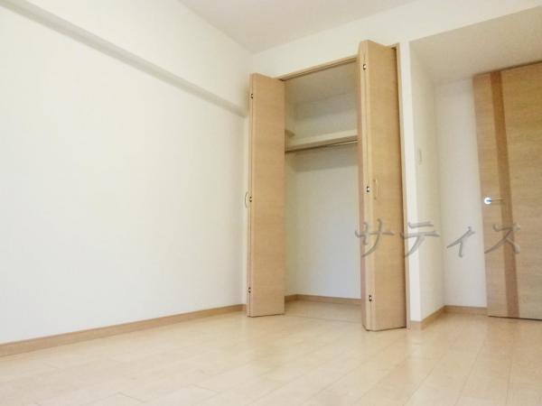 Non-living room. ~ Storage is equipped in each room with a large size ~