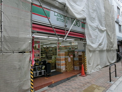 Convenience store. 10m to 100 yen Lawson (convenience store)