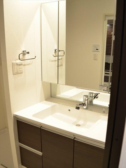 Wash basin, toilet. Stylish wash basin with a triple mirror