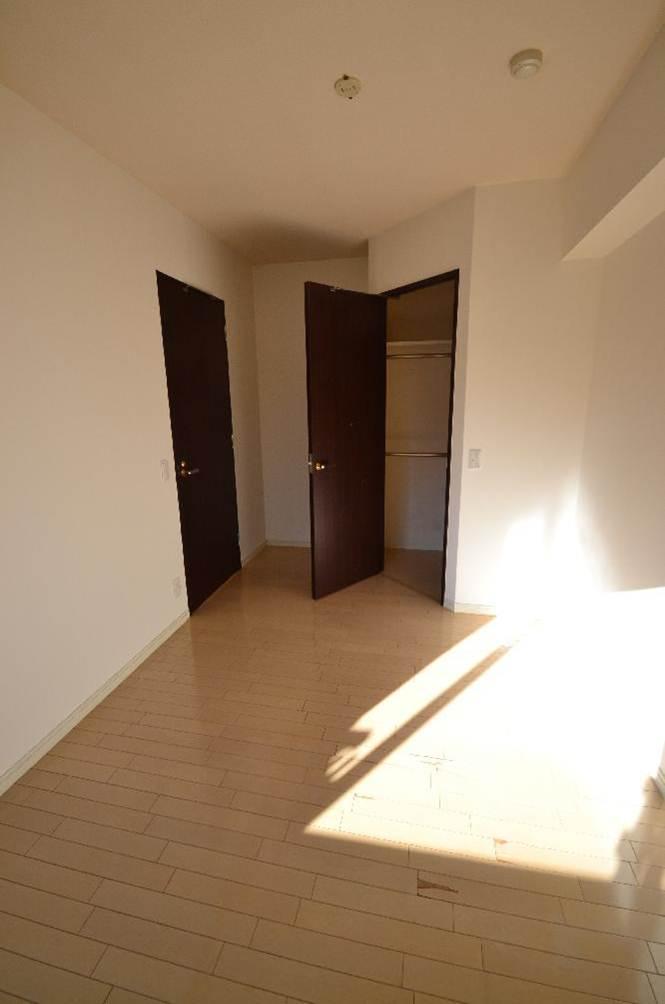 Non-living room. Western-style 6.5 tatami mats (with walk-in closet)