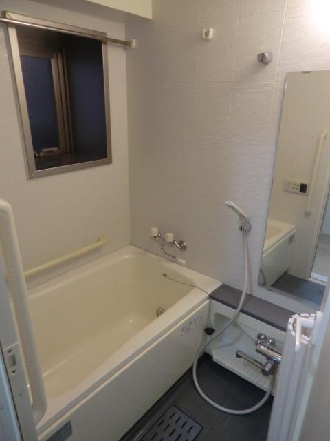 Bathroom. Indoor (September 2013) Shooting Bathroom with window