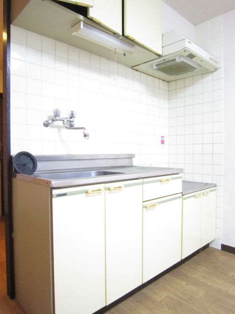 Kitchen. It is the type to put a two-burner gas stove. 