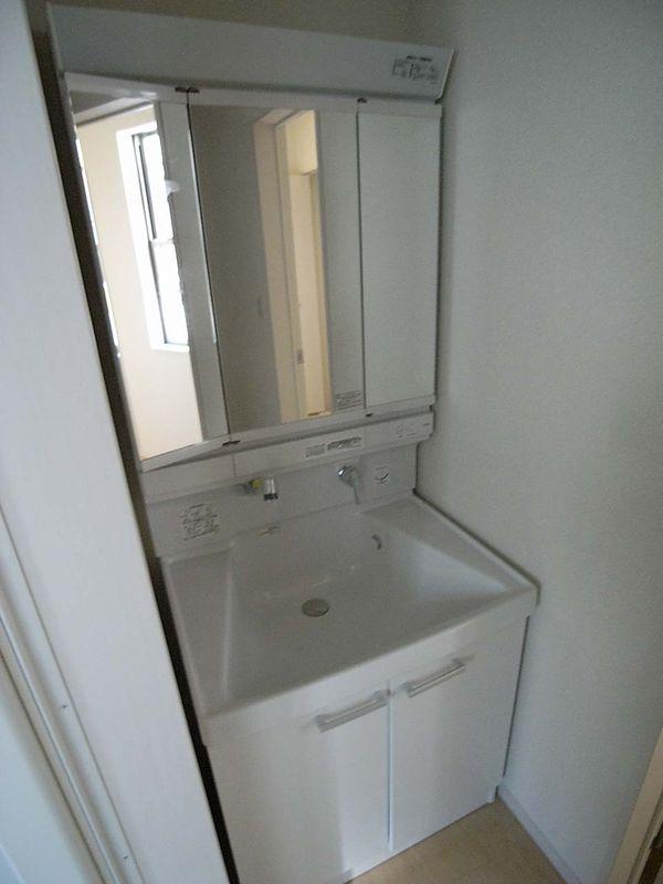 Wash basin, toilet. Large easy-to-use independent washroom mirror