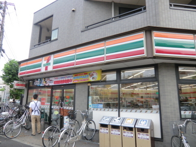 Convenience store. 220m to Seven-Eleven (convenience store)