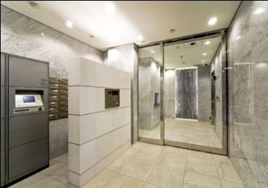 Entrance. Common areas