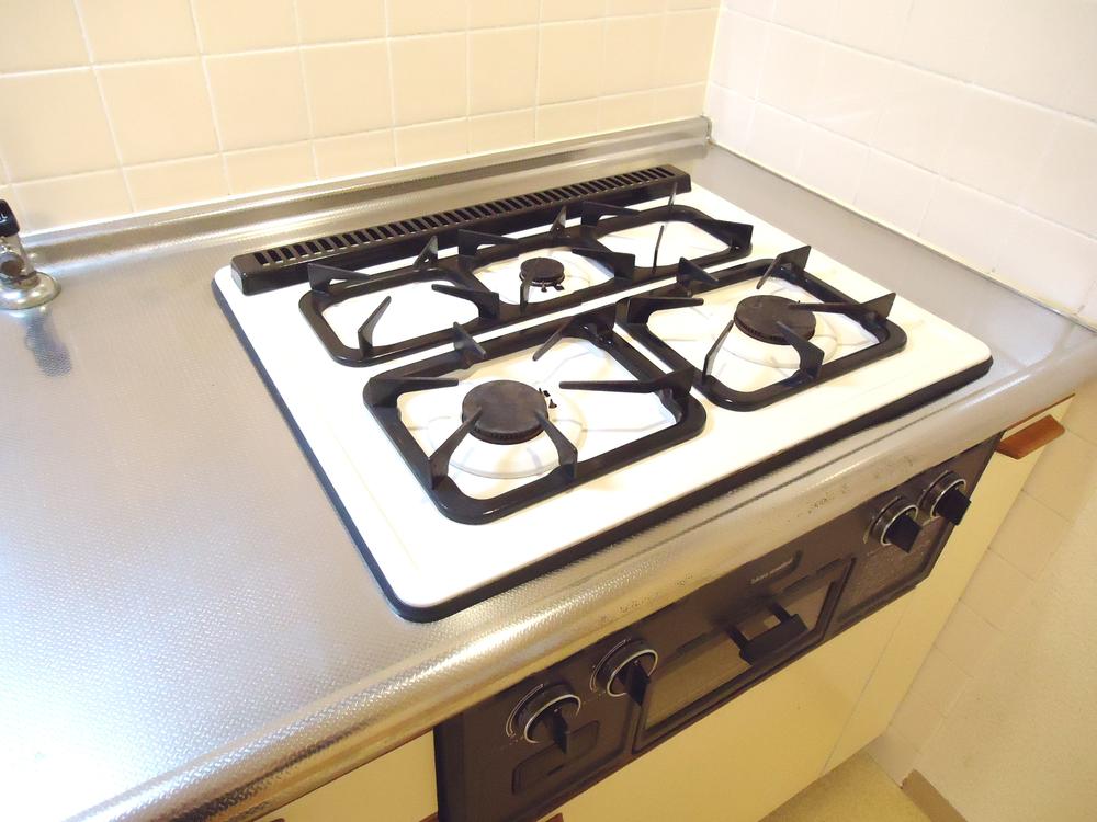 Kitchen. Local (12 May 2013) Shooting. Easy-to-use Sankuchi stove.