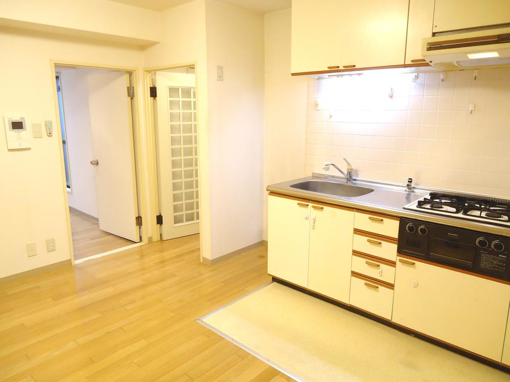 Living. Local (12 May 2013) Shooting. 7.7 Pledge of DK.