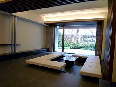 lobby. It established the owner's lounge in the center of the entrance. Set up a sofa code of chromatography, such as digging kotatsu as space of relaxation