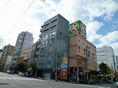 Other. There is a large supermarket life to the position of the 4-minute walk (275m).