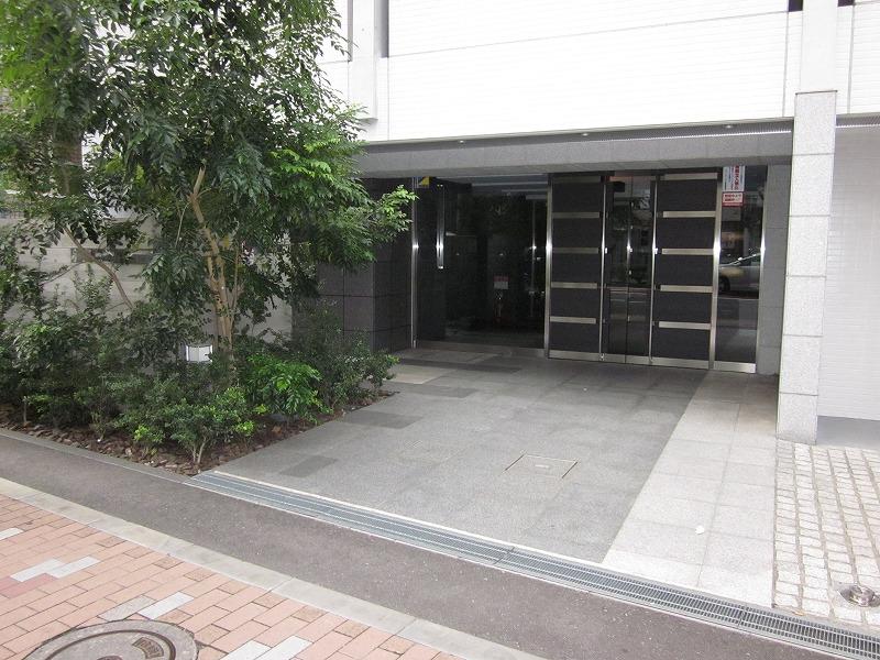 Entrance. Common areas