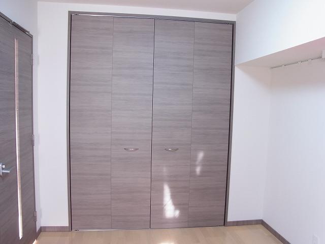 Receipt. Western-style rooms with a storage capacity closet