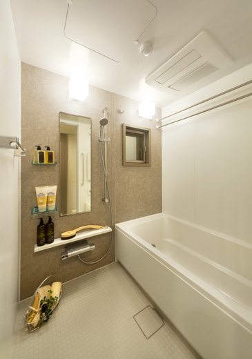 Bathing-wash room.  [Bathroom of relaxation relaxed] Shelf of a large mirror and a small, Equipped with functionality such as easy to wash counter, Also bathroom that will produce a Rirrakusu mood heal the fatigue of the day.