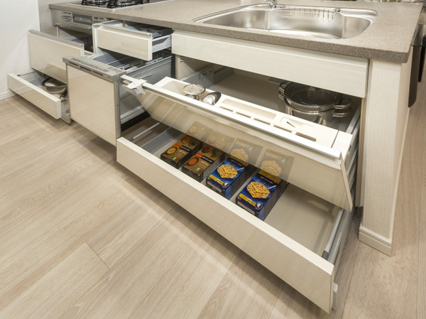 Kitchen.  [Slide storage to increase the storage capacity] The system kitchen, Convenient two-stage, or the like can rich housed the kitchen utensils and plastic bottles, such as pot, Three-stage withdrawal has established a width of tree slide storage.
