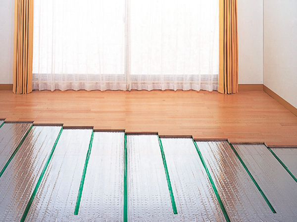 Living.  [TES hot water floor heating] living ・ The dining, Adopt the TES hot water floor heating to warm slowly comfortably from feet. Since the dust and dirt is not Maiagara, Do not have to worry about indoor air is dirty. (Same specifications)