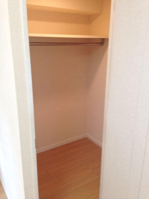 Receipt. Walk-in closet