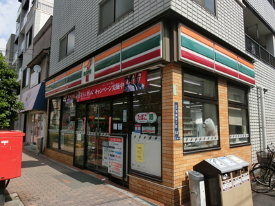 Convenience store. 450m to Seven-Eleven (convenience store)