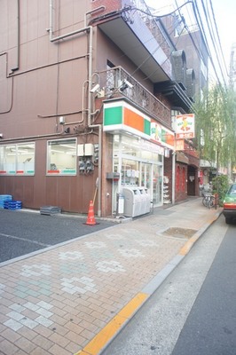 Convenience store. Thanks Yoshihara store up (convenience store) 105m