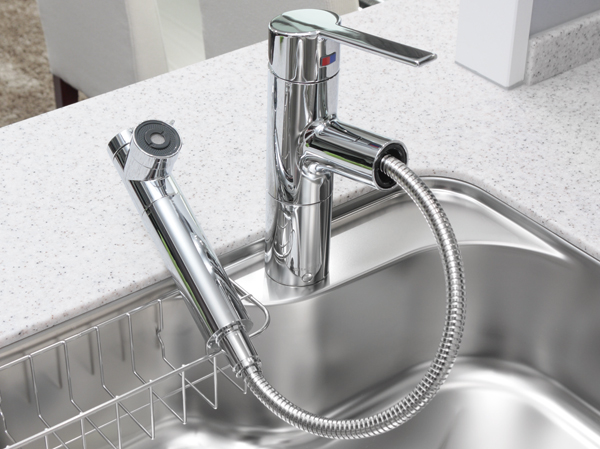 Kitchen.  [Single lever shower faucet] The amount of water in the lever operation one, Installing the temperature adjustable single-lever faucet. Since the pull out the shower head, It is also useful, such as sink cleaning. Also, It has a built-in water purification cartridge.  ※ Cartridge replacement costs will be separately paid.