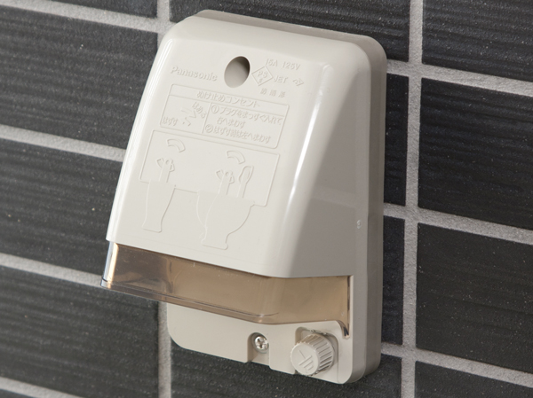 Interior.  [Convenient use balcony waterproof outlet] Available at the time, such as a balcony of cleaning, It was equipped with a waterproof outlet. It is convenient to the use of electrical appliances on the balcony.