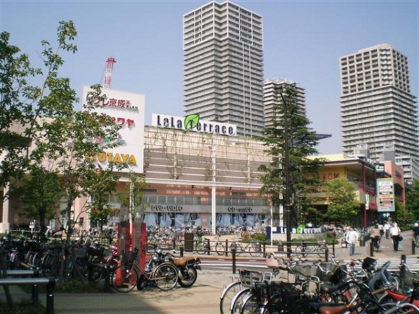 Shopping centre. LaLa terrace Minami-Senju until the (shopping center) 1200m