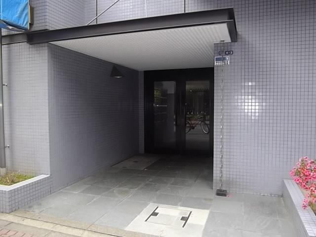 Entrance. Common areas