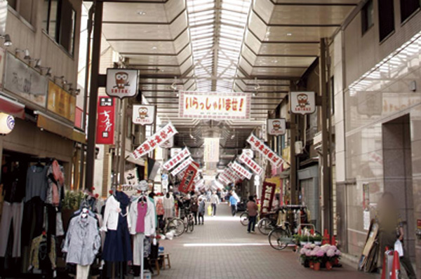 Satake shopping street (about 180m ・ A 3-minute walk)