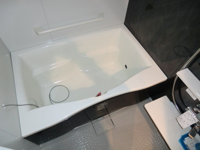 Bath. Spacious bathroom with reheating function