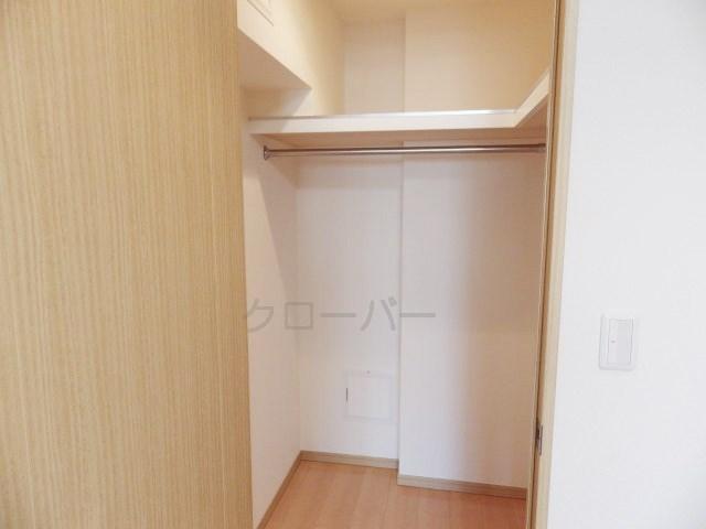 Receipt. Walk-in closet