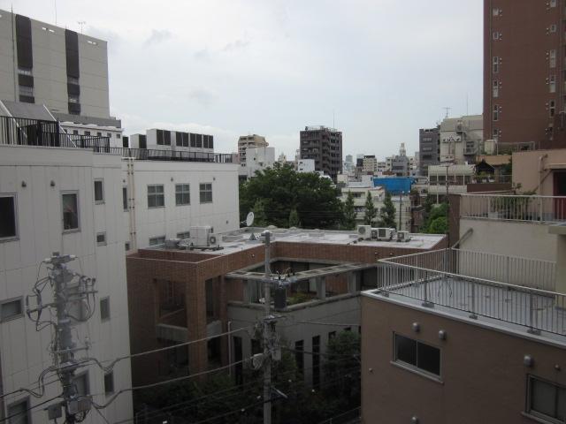 View photos from the dwelling unit. View from the site (August 2013) Shooting