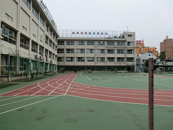 park. Senzoku until elementary school 872m
