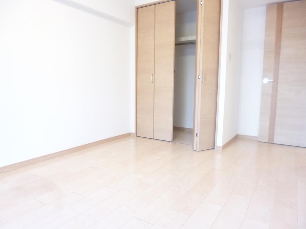 Non-living room. State of Western-style. With closet. In the southeast orientation day is good.