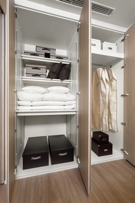 Multi storage of Western-style (3) and a multi-closet. Since the depth has also been reserved about 90cm, Futon can also be effortlessly accommodated. Bulky mono, Let's clean and housed here