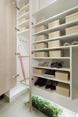 Thor type footwear input is abundant storage. Housed plenty of family of shoes, It will Katazuki entrance is neat. Umbrella stand of the bottom plate is not troubled in the location of because removable long umbrella