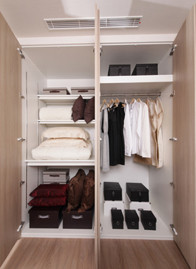 Receipt.  [Multi-storage ・ Multi-closet] Abundant space and living delicate thoughtful consideration has been housed designed to suit the scene. Well use the excellent storage in functionality, It is refreshing clean up is likely the living space.