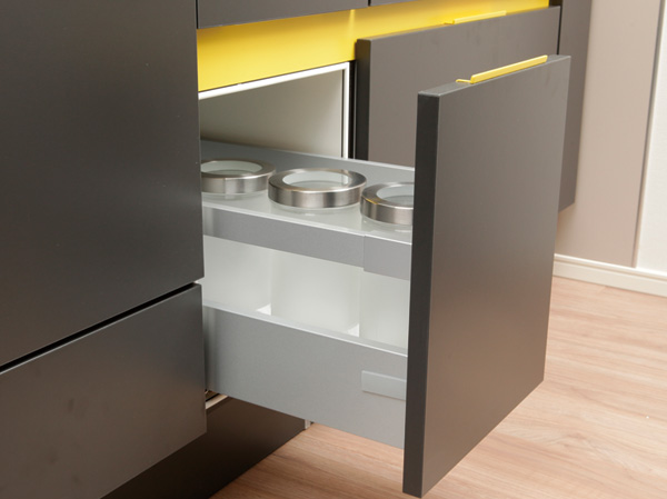 Kitchen.  [Bull motion function with slide storage] Also out of, such as large pots and pans easy to drawer storage. Soften the drawer is closed shock, Is Bull motion with features that close quietly.