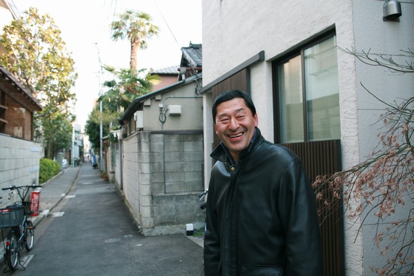 Ohashi who was supposed to live in Yanaka the opportunity to get married. Yanaka living history for more than 30 years. In your child has passed Yanaka Elementary School, Teaches a tag rugby. [Yanaka streets of / About 1000m point]