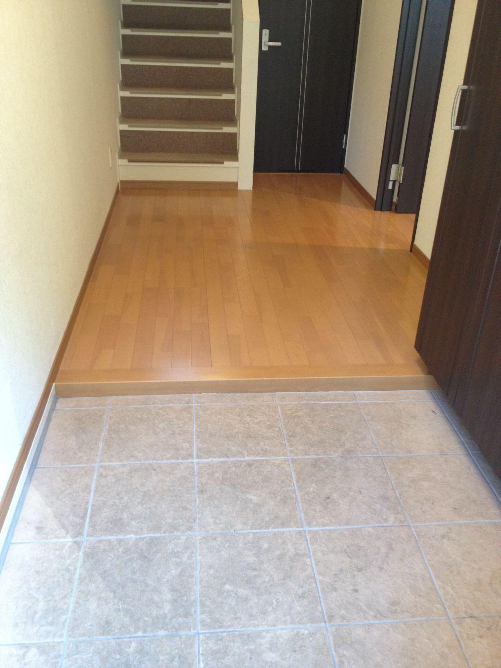 Entrance. Indoor (10 May 2012) shooting