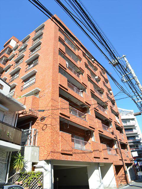 Local appearance photo. Paste outer wall tile