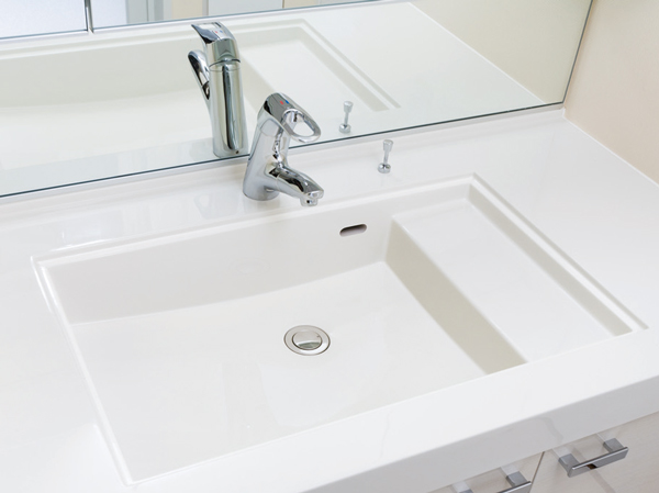 Bathing-wash room.  [Step with integrated bowl] It was provided with a space to put a like wet cups and soap in the sink bowl. Keep the counter clean, Saving you the hassle of cleaning. Also, Adoption of a single-lever faucet of stylish design. (Same specifications)