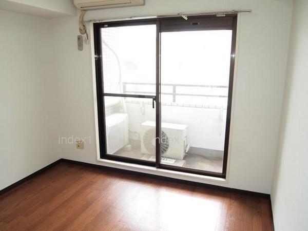 Non-living room. Light Plug from balcony ☆