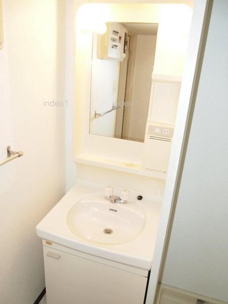 Wash basin, toilet. Separate vanity!