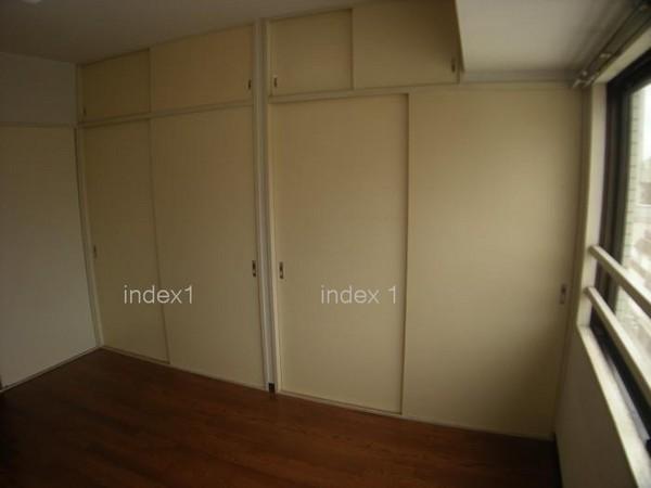 Receipt. White door with a clean ☆