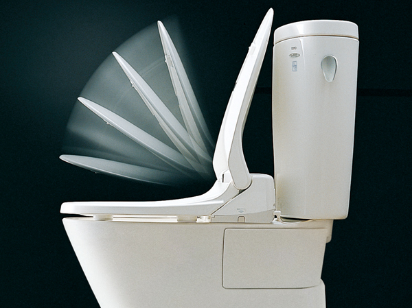 Toilet.  [toilet seat ・ Toilet lid soft closing] Without the slam and swiftly closed, Injury or damage ・ Toilet seat to prevent annoying noise ・ It is equipped with a toilet lid soft closing function.