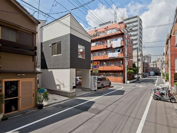 Local photos, including front road. Front road is spacious 8.0m public roads.  2013 / 09 shooting