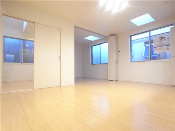 Living. 18 Pledge of room of LDK (B Building) 2013 / 10 shooting