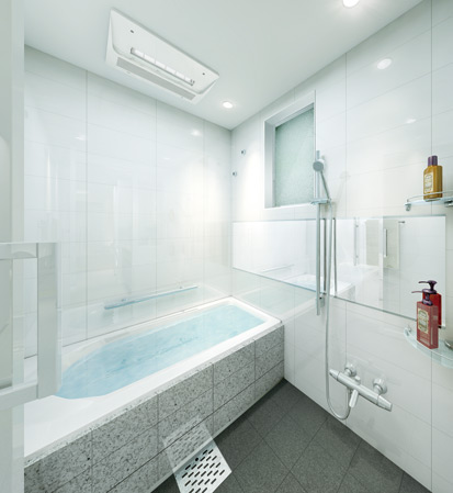 Bathing-wash room.  [Quality bathroom at the hotel like] Bathroom walls and floors are tiled finish. Tub adopts the tone is beautiful white artificial marble, such as pottery, It produces a sense of luxury.
