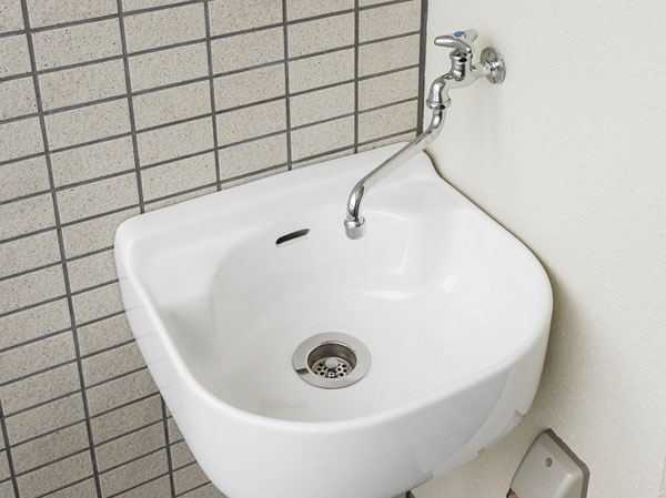 Other.  [Slop sink] Including the cleaning of gardening and balcony, We established a convenient slop sink, such as the shoes of the dirt off you want to wash outdoors. Also waterproof outlet has also been established. (More than the published photograph of the same specifications)