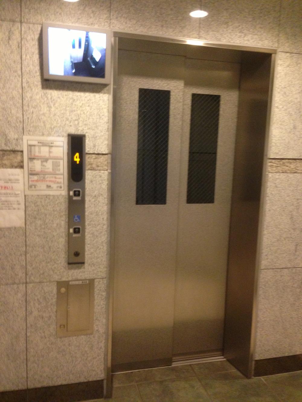 Other common areas. Although security camera outdoors can be found in various places, Install the monitor you can see the middle from the outside even in the elevator