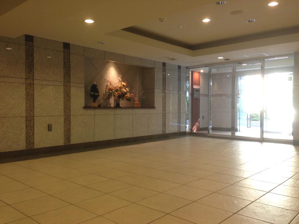 Entrance. Spacious entrance